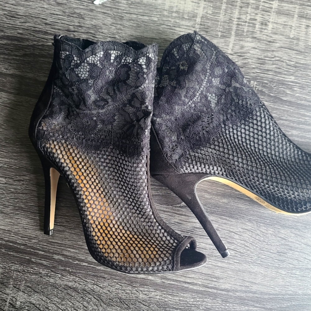 Chinese Laundry Jeapordy Open Toe Heel Bootie Size 8- Mesh Black.